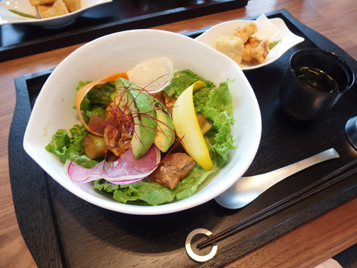アボカドと豆腐の焼き鳥丼