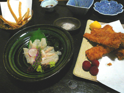 骨せんべいと、あなごの串揚げ、美味しい!