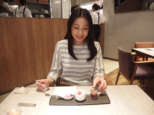 本日のデザートは、ぶどう、りんご、チーズケーキの3種類から