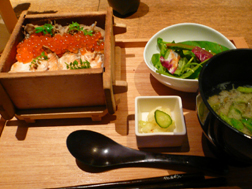 いくらが美味しい!まいたけと秋鮭の親子せいろ飯