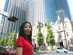 丸の内ブリックスクエア前だよ