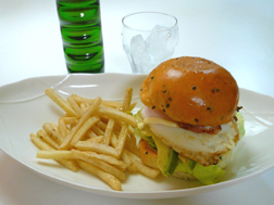 自家製ハンバーガー