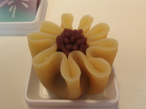 鶴屋吉信の季節の生菓子 向日葵(ひまわり)
