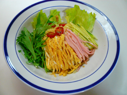 冷やし中華はじめました