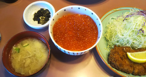 ヒレカツといくら丼