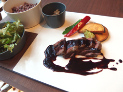 インターセクトbyレクサスでお肉の御定食