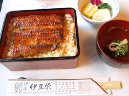 伊豆栄本店のうな重、肝吸いと香の物付き