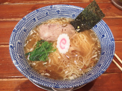 くじら軒のらーめん(薄口醤油)750円