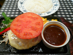 チーズとトマトのトッピング