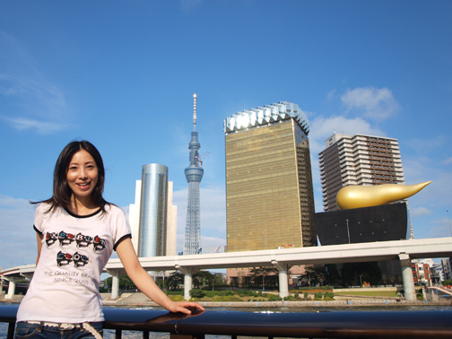 東京スカイツリーが、墨田区役所とアサヒビールの本社の間に見えるよ