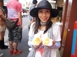 築地、山長の串玉(串にささった玉子焼き)だよ