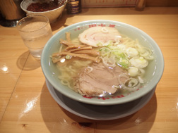 田中屋の中華そば、780円。