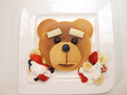 テッド(ted)のパンケーキ、フルーツ添え