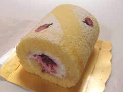 Tadashi YANAGIの桜のロールケーキ