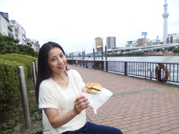 横綱バーガーいただきます